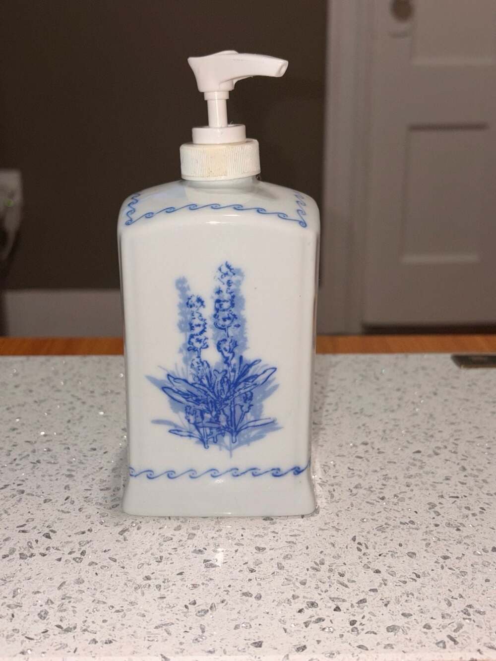 Ceramic Liquid Soap Dispenser with Hand-Painted Lavender Floral Motif